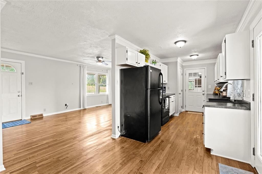 Photo 11 of 38 - 18612 W 319th Street