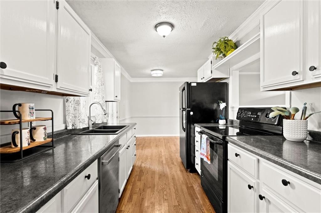 Photo 15 of 38 - 18612 W 319th Street