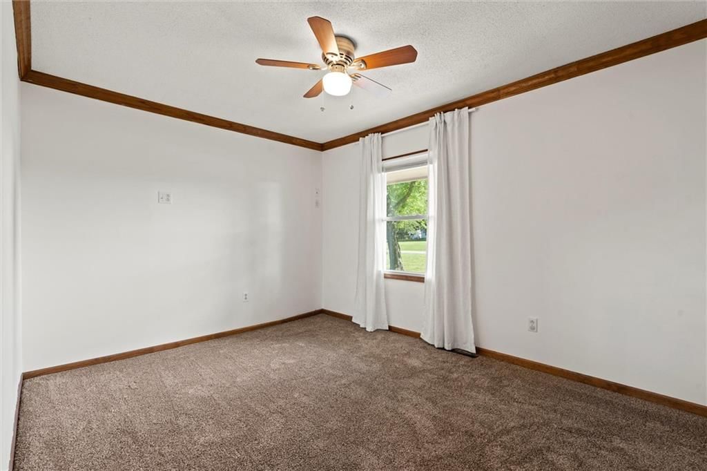 Photo 18 of 38 - 18612 W 319th Street