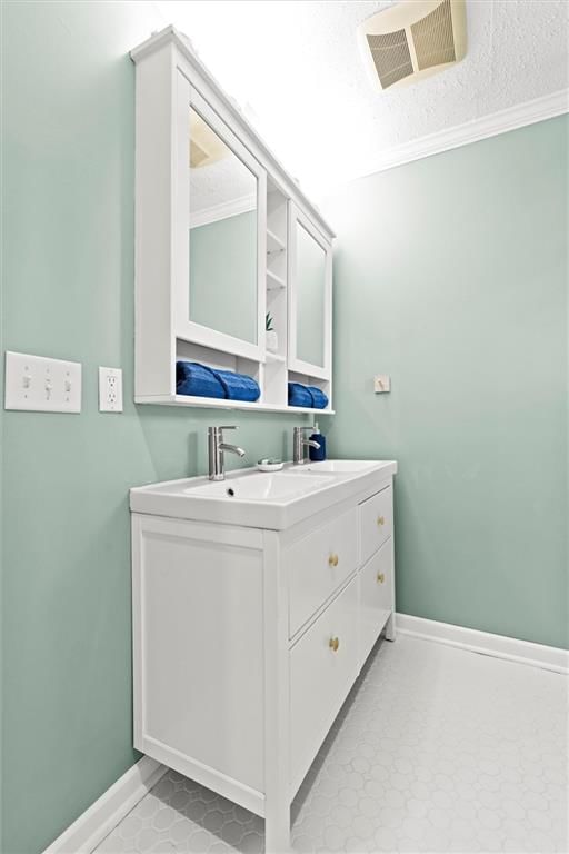 Photo 21 of 38 - 18612 W 319th Street