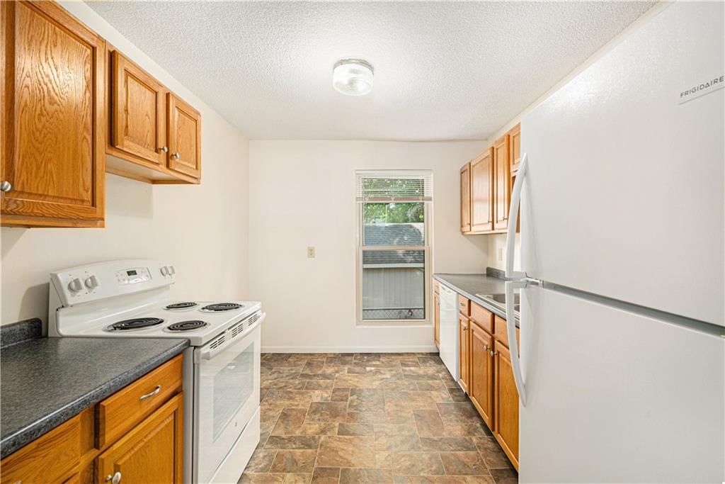 Photo 9 of 14 - 2310-2312 S Forest Avenue