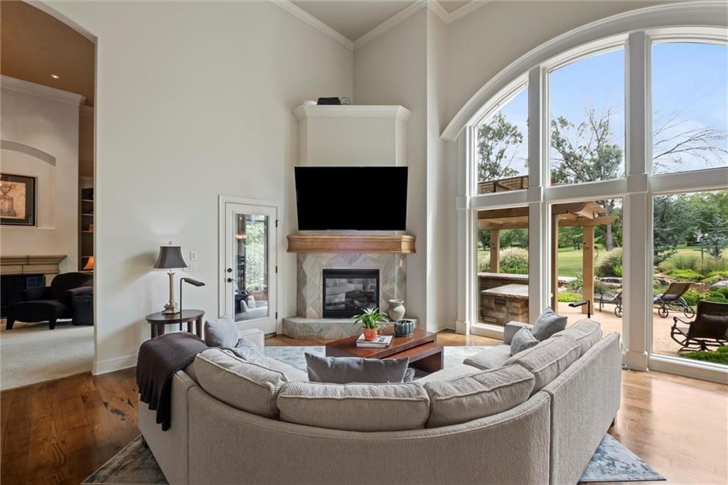 Photo 11 of 63 - 16813 Highland Ridge Drive