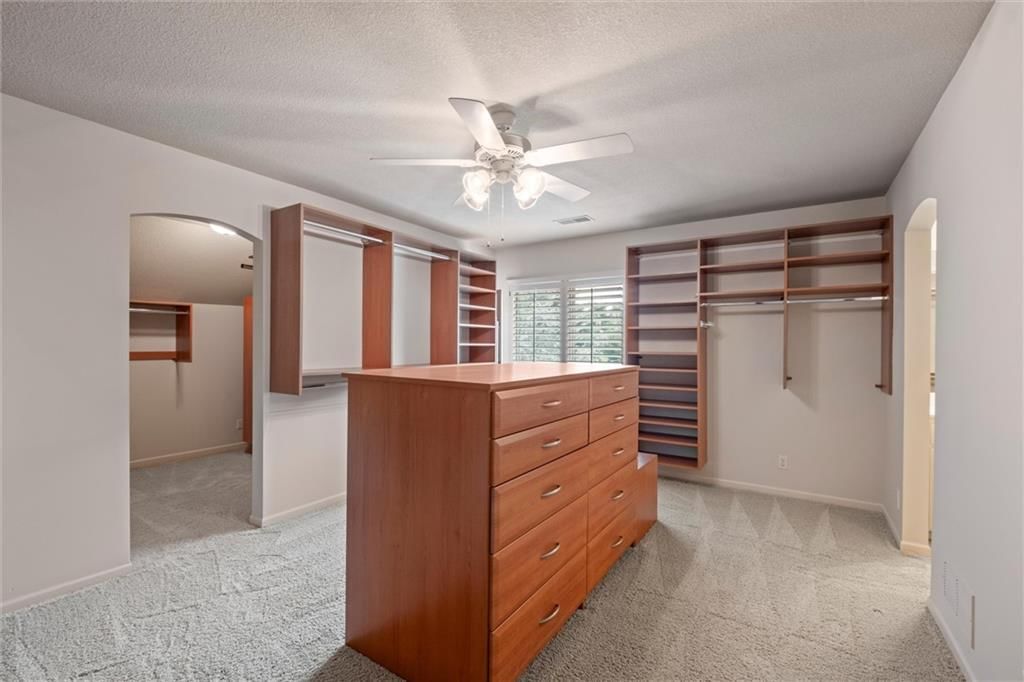 Photo 34 of 63 - 16813 Highland Ridge Drive