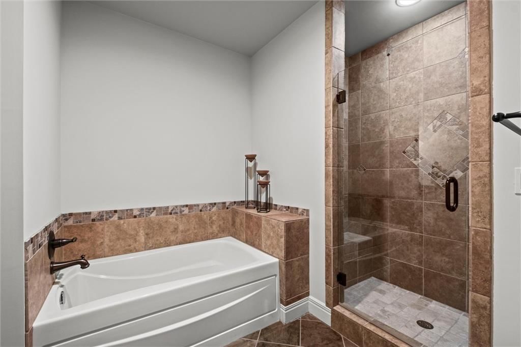 Photo 39 of 63 - 16813 Highland Ridge Drive