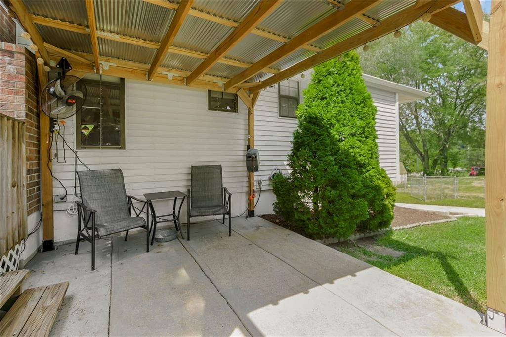 1307 NE Cookingham Drive — photo 23