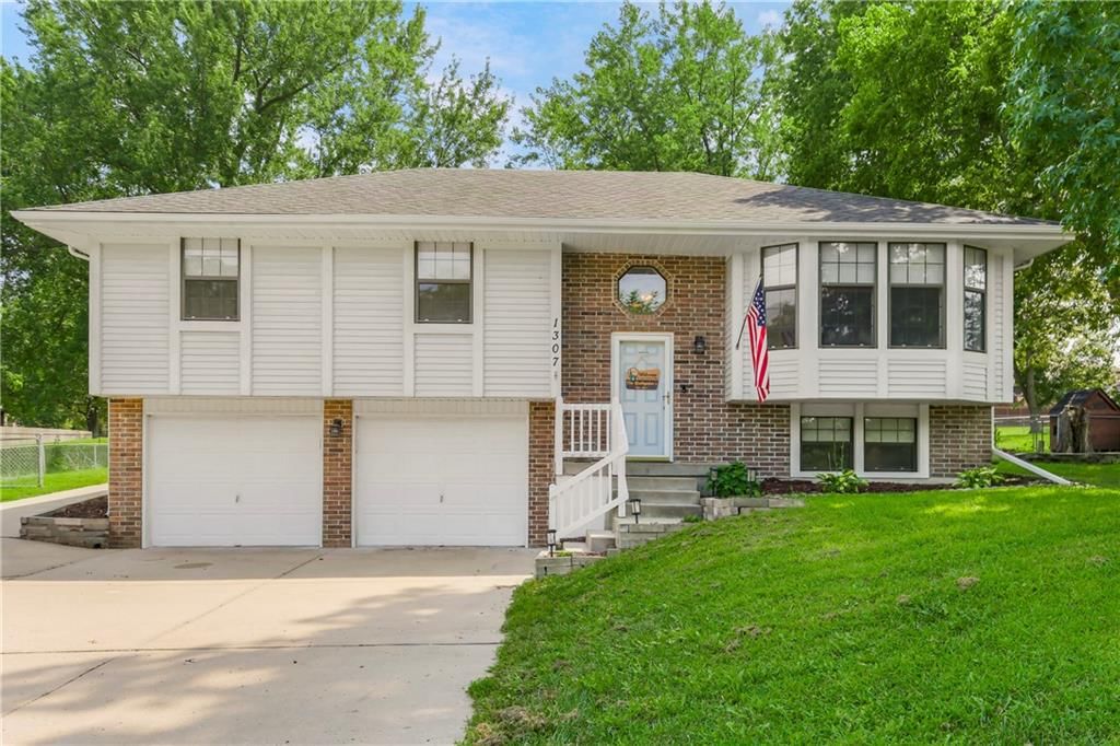 1307 NE Cookingham Drive — photo 31