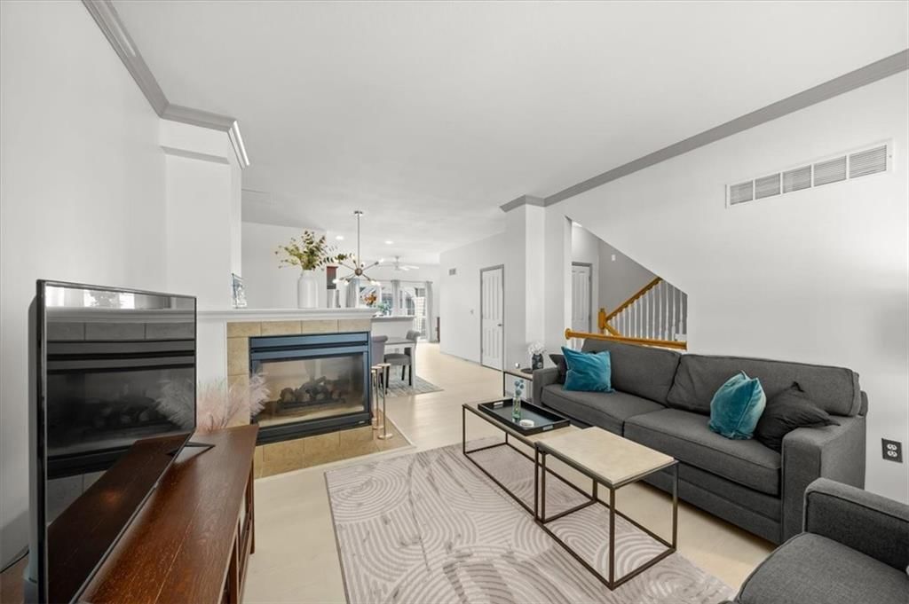 Photo 5 of 25 - 7731 W 158th Terrace