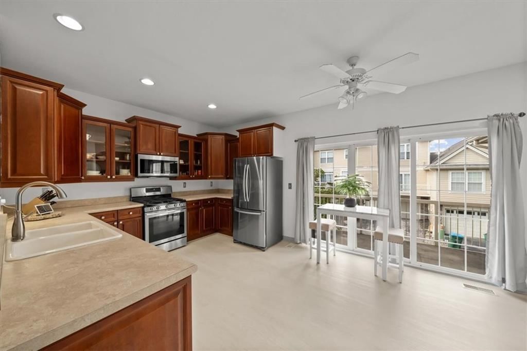 Photo 7 of 25 - 7731 W 158th Terrace