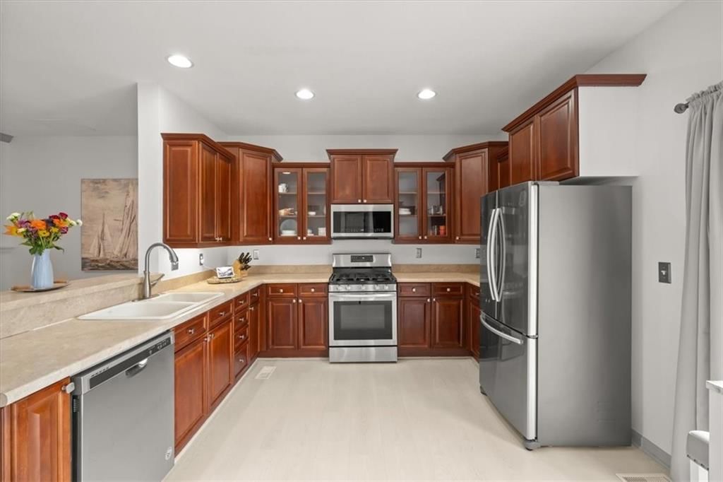 Photo 8 of 25 - 7731 W 158th Terrace
