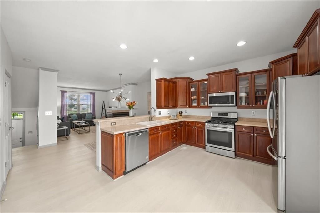Photo 9 of 25 - 7731 W 158th Terrace