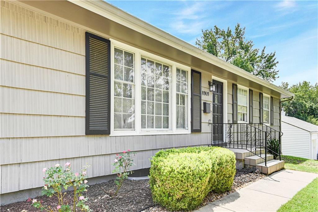 8909 Belleview Avenue — photo 3