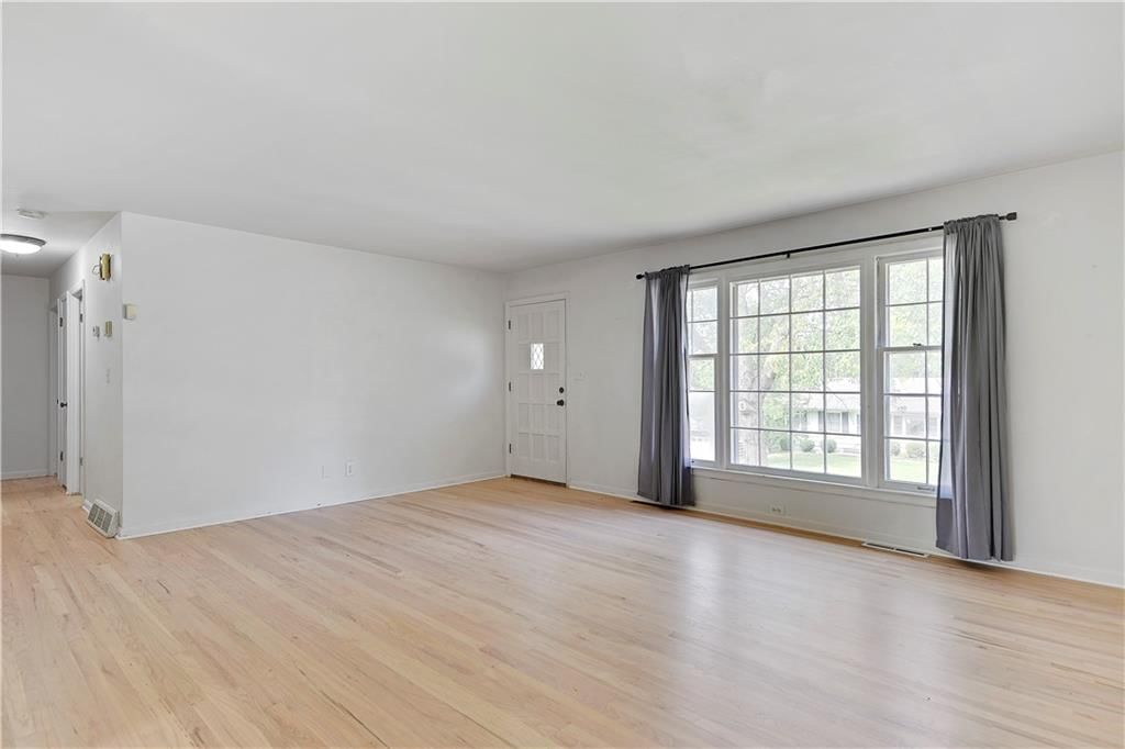 8909 Belleview Avenue — photo 4