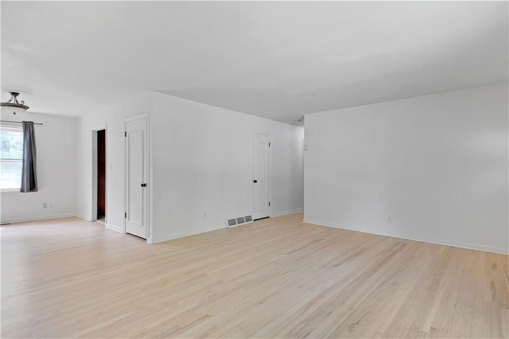 8909 Belleview Avenue — photo 7