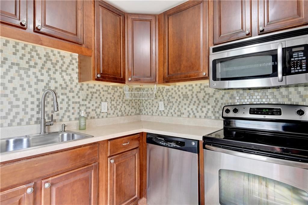 8909 Belleview Avenue — photo 9