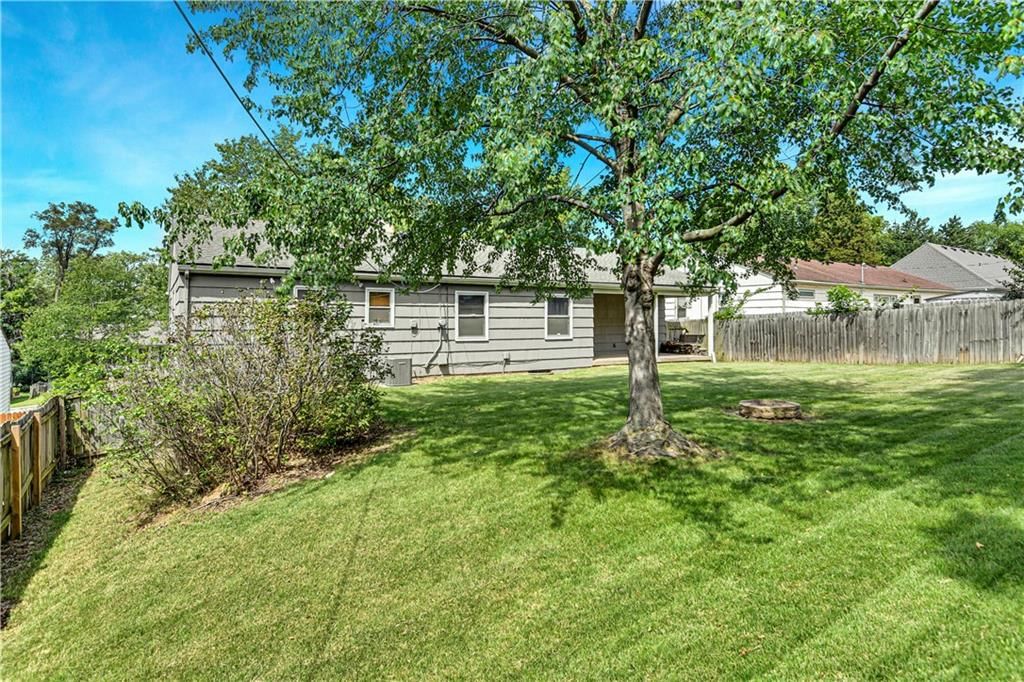 8909 Belleview Avenue — photo 26