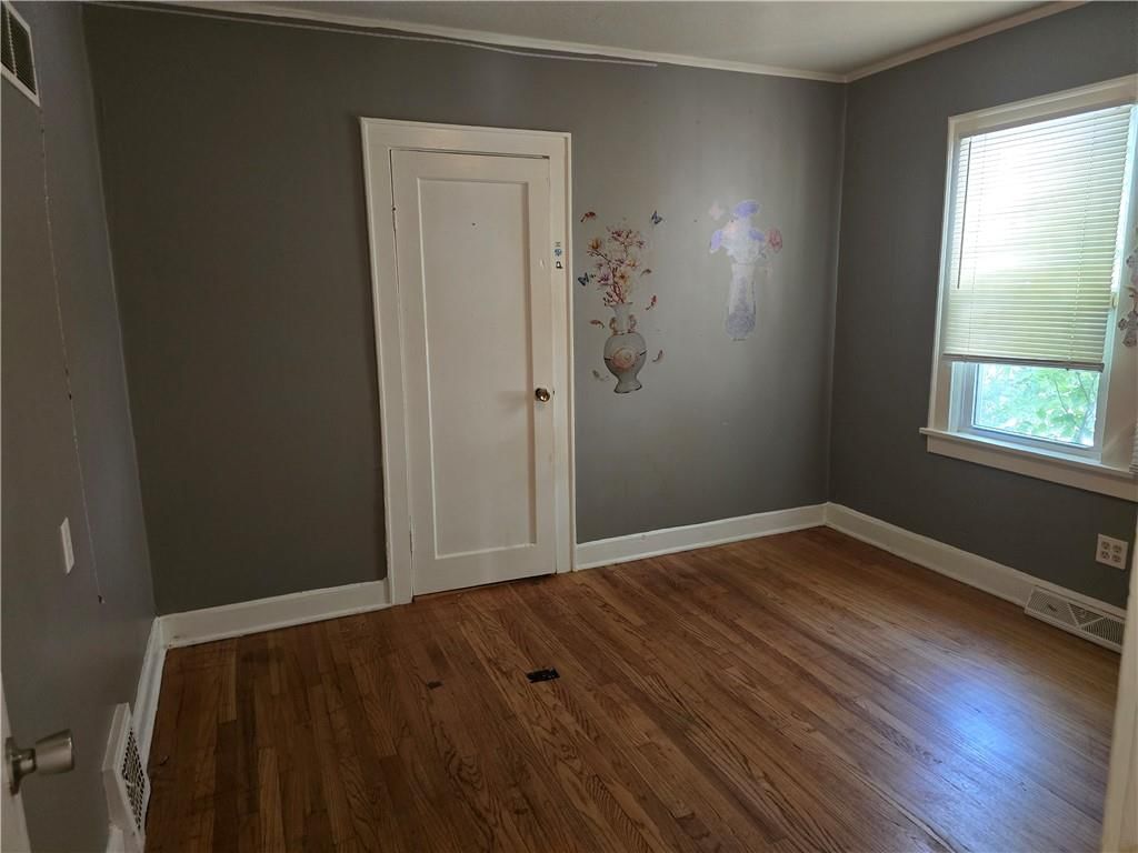 Photo 8 of 23 - 2542 Drury Street