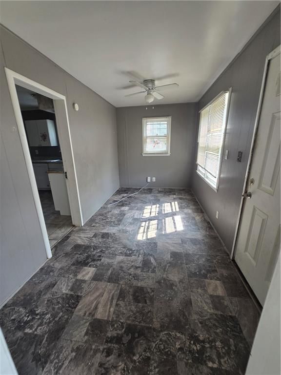 Photo 11 of 23 - 2542 Drury Street