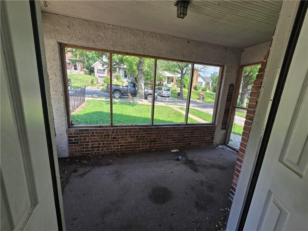 Photo 16 of 23 - 2542 Drury Street