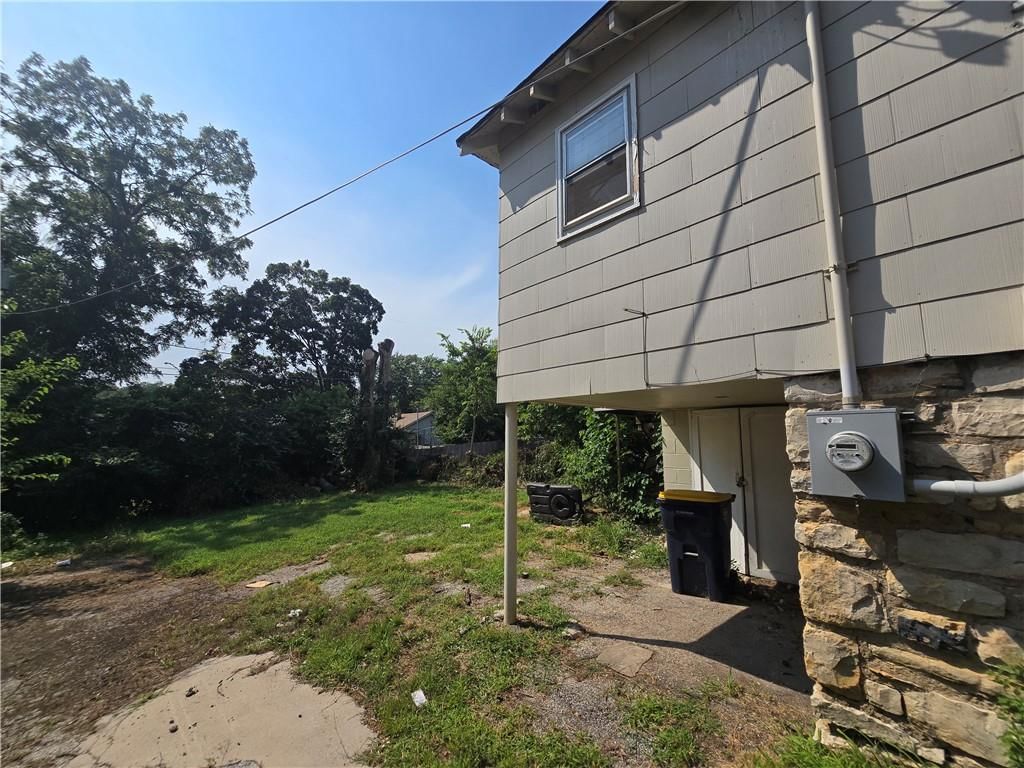 Photo 20 of 23 - 2542 Drury Street