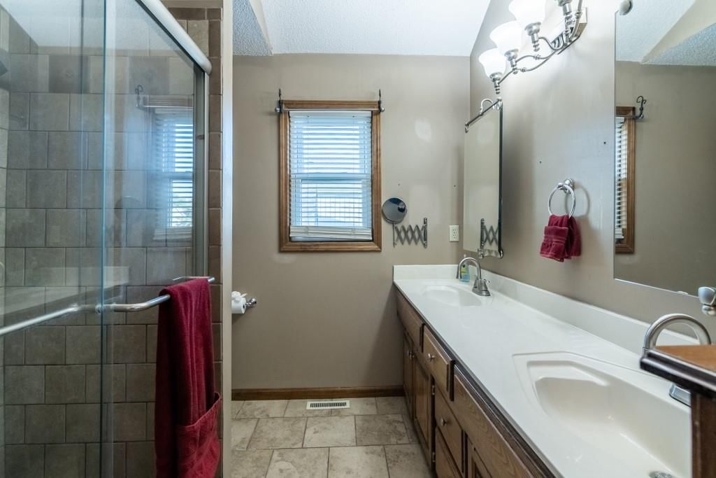 Photo 15 of 29 - 2520 N 109TH Terrace