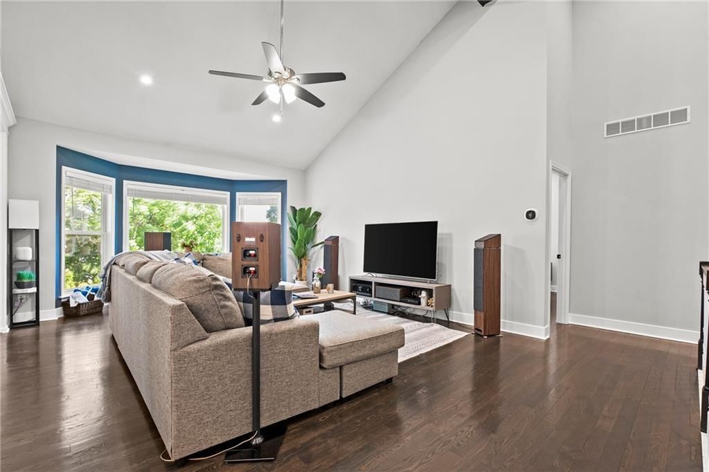 7735 N Mersington Avenue — photo 4