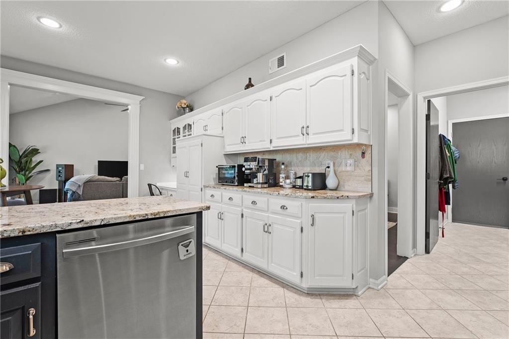 7735 N Mersington Avenue — photo 9