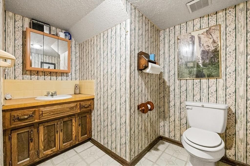 Photo 16 of 24 - 16618 W 147th Terrace