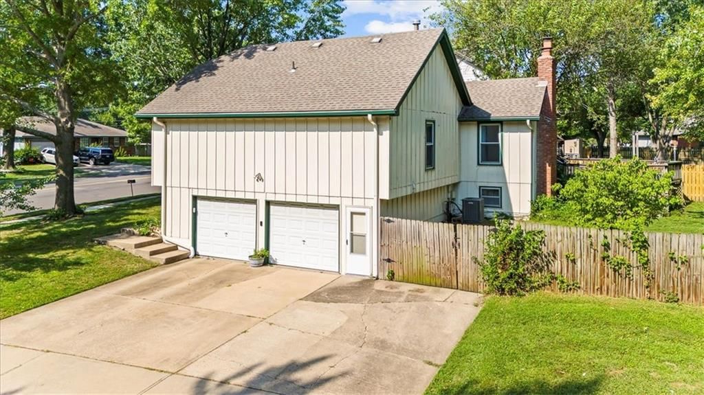 Photo 20 of 24 - 16618 W 147th Terrace