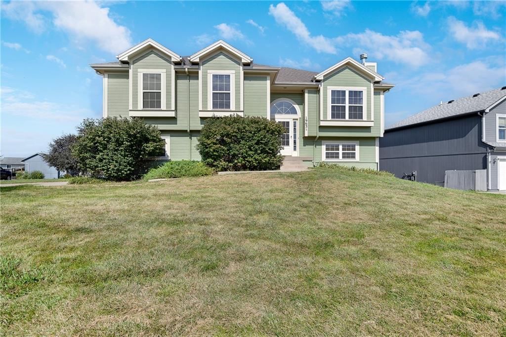 19631 Harbor Drive, Smithville, MO
