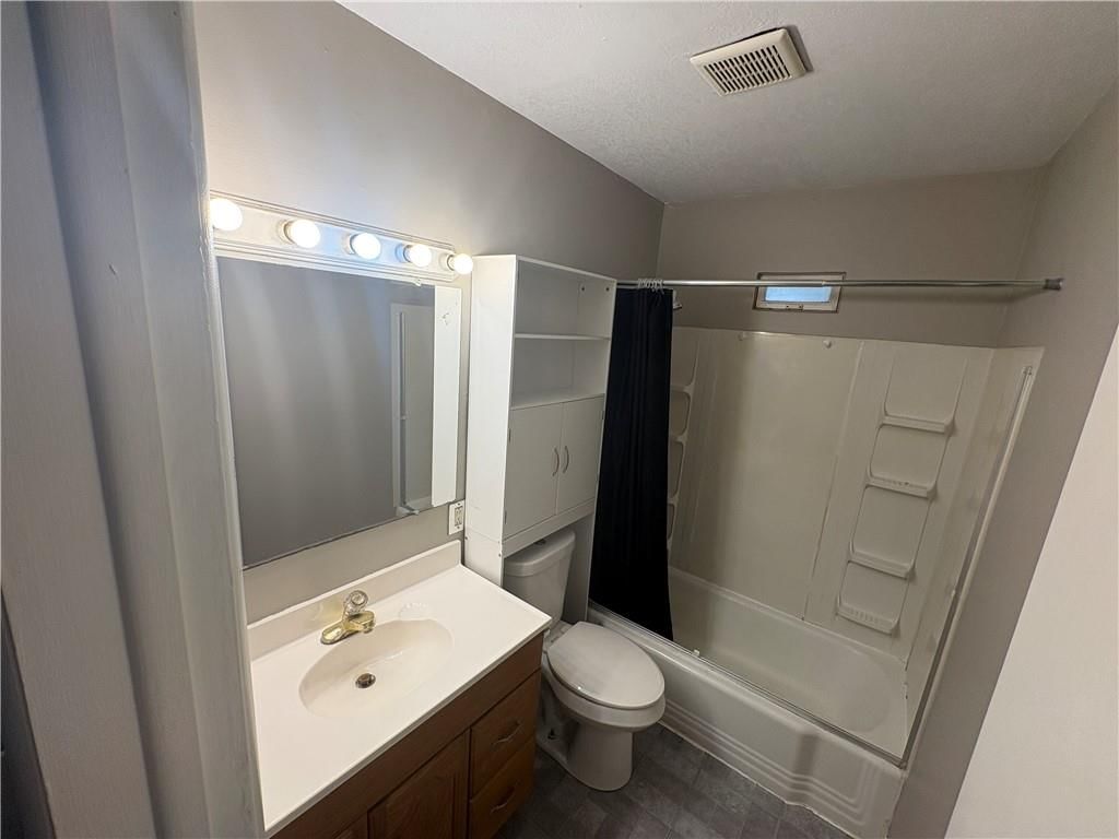 Photo 15 of 26 - 3503 N Osage Street