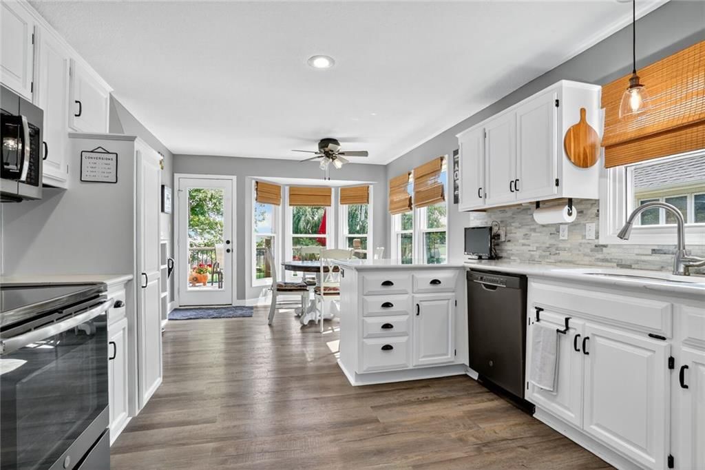 Photo 5 of 37 - 297 W Westhoff Place