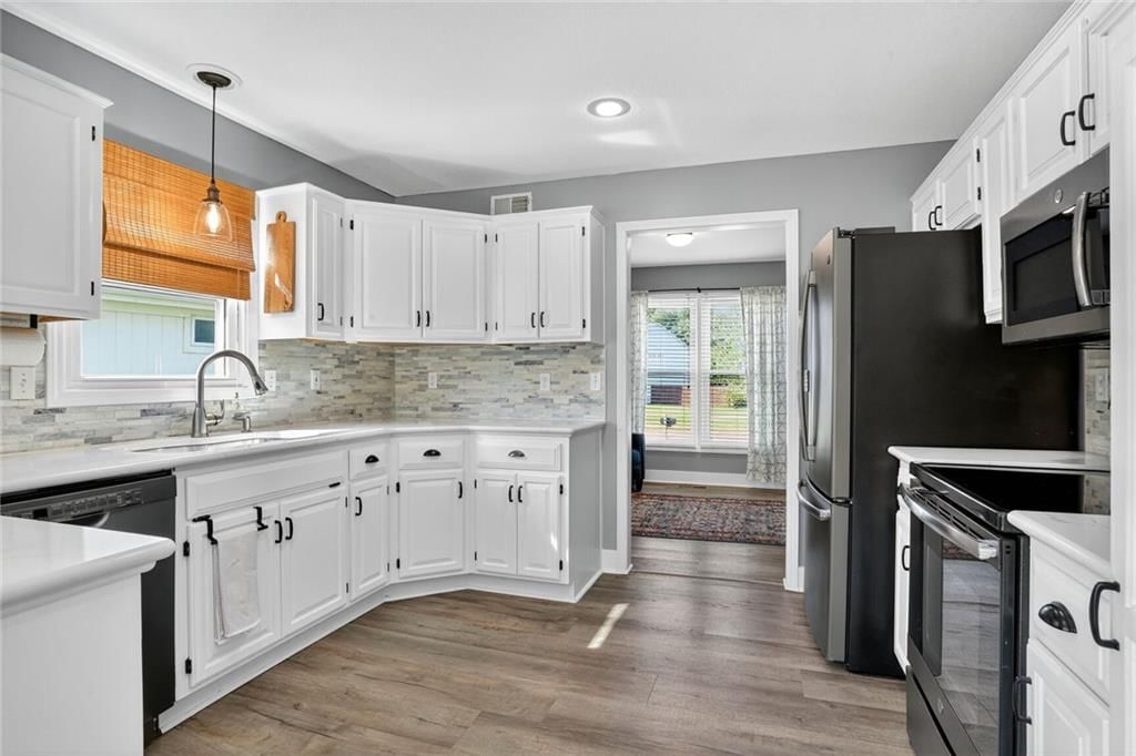 Photo 6 of 37 - 297 W Westhoff Place