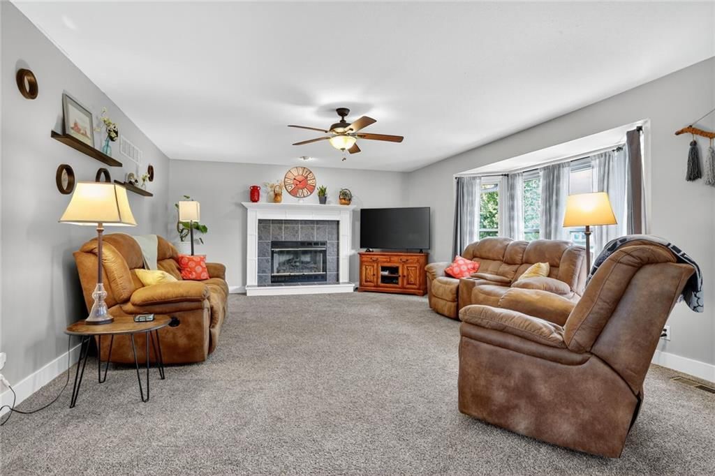 Photo 8 of 37 - 297 W Westhoff Place