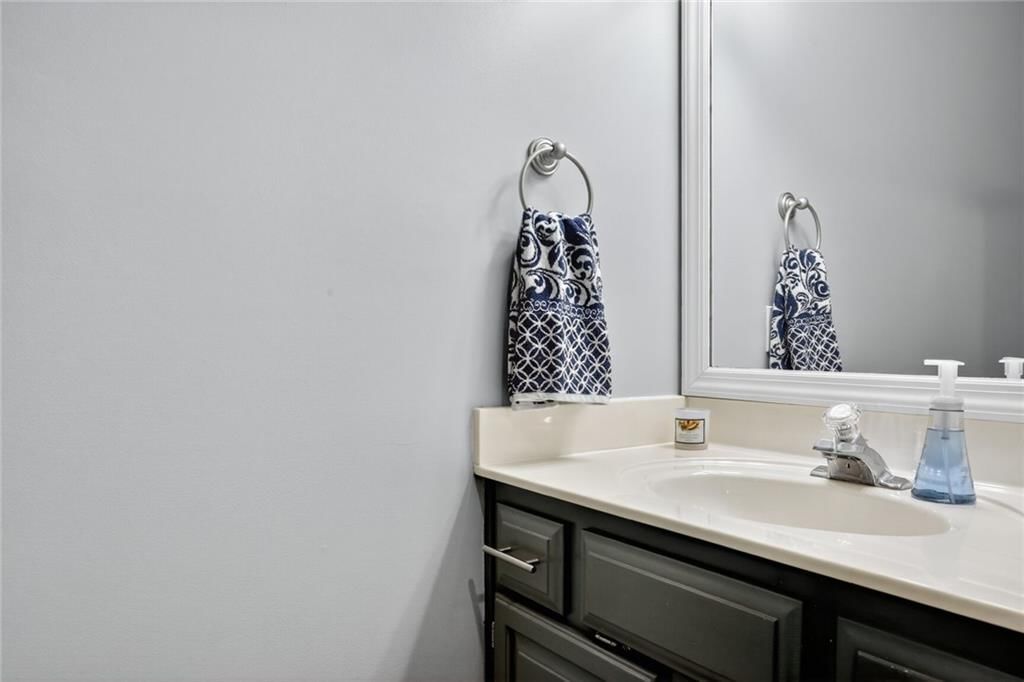 Photo 11 of 37 - 297 W Westhoff Place