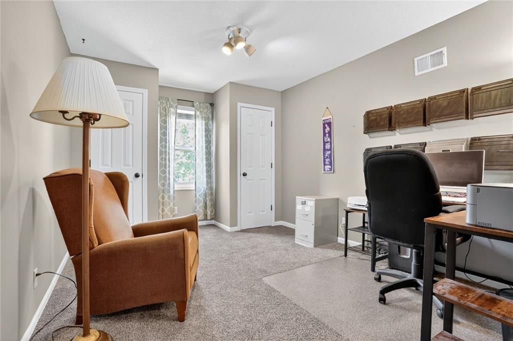Photo 21 of 37 - 297 W Westhoff Place