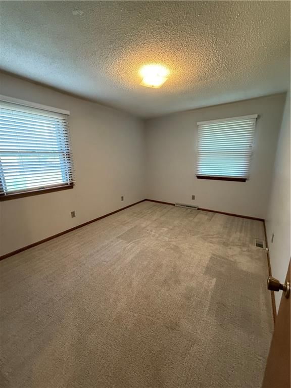 Photo 20 of 34 - 801 Overbrook Drive