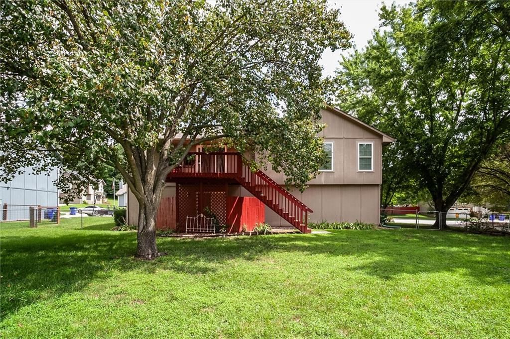 Photo 11 of 18 - 1630 S 105th Terrace