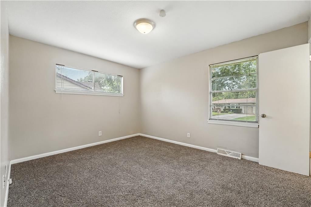 11405 Myrtle Avenue — photo 33