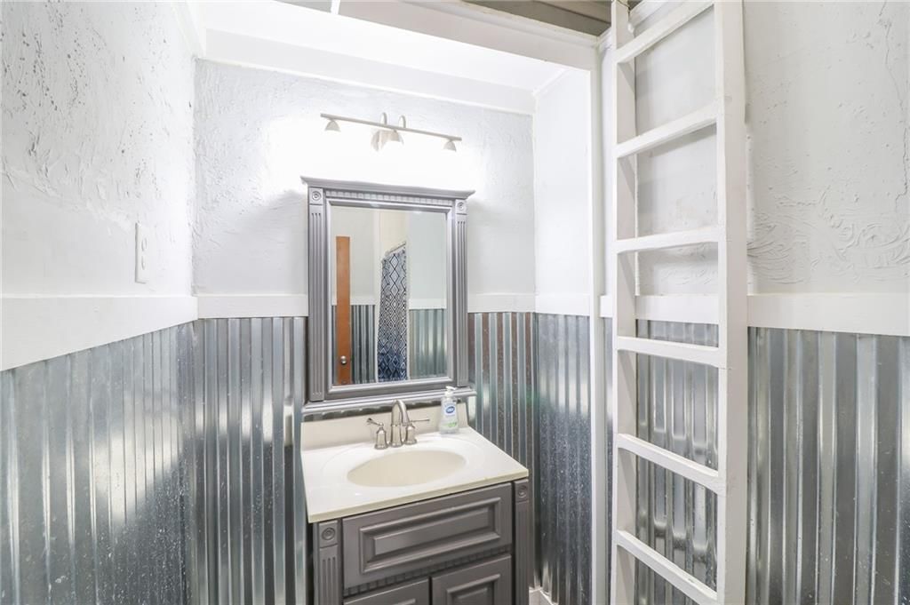 704 S Olive Street — photo 20