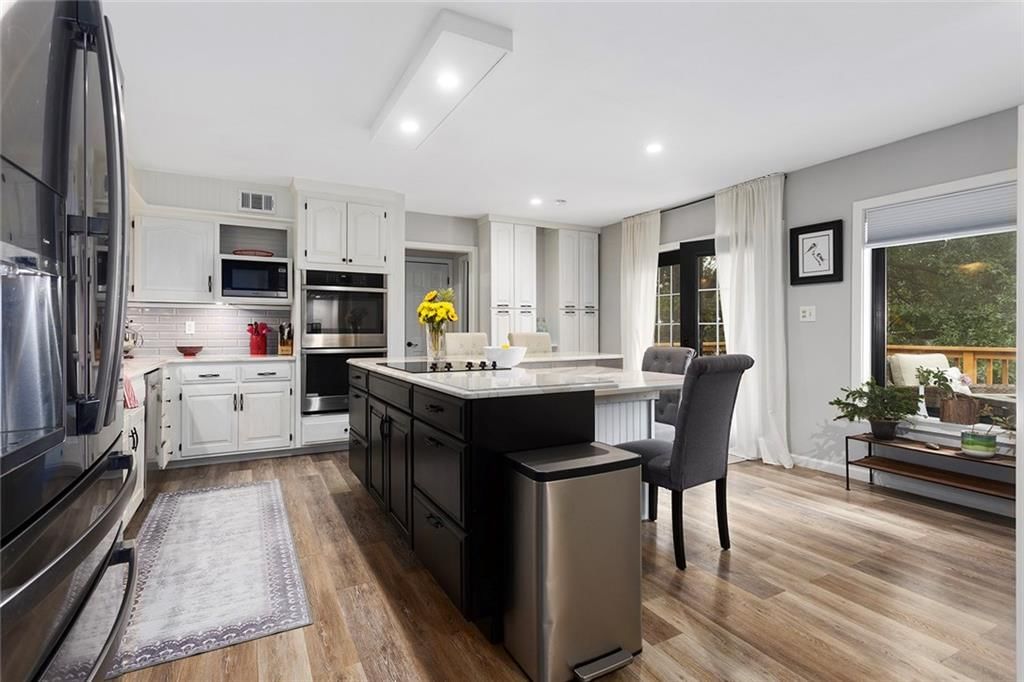 Photo 9 of 56 - 622 NE Fairington Court