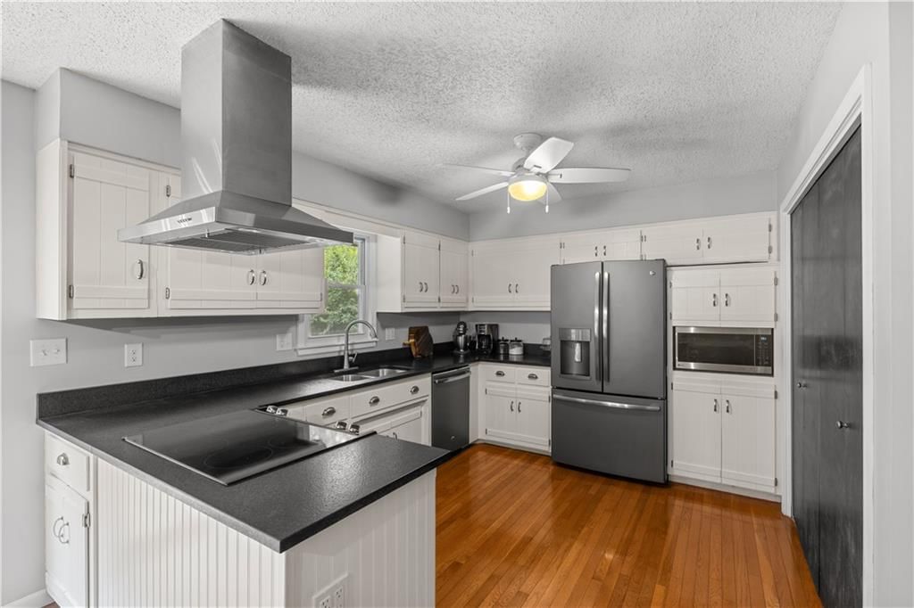 Photo 9 of 34 - 7010 N WHEATON Avenue
