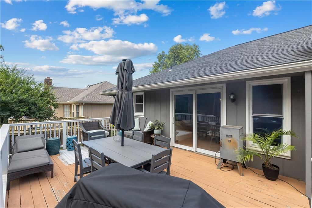 Photo 10 of 34 - 7010 N WHEATON Avenue