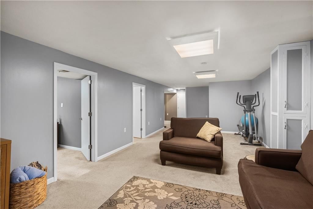 Photo 19 of 34 - 7010 N WHEATON Avenue
