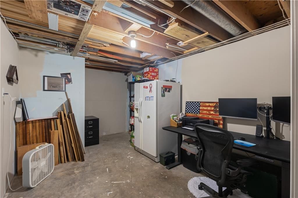 Photo 26 of 34 - 7010 N WHEATON Avenue
