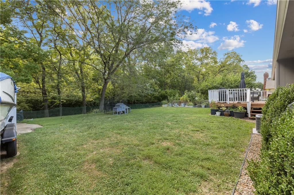 Photo 29 of 34 - 7010 N WHEATON Avenue