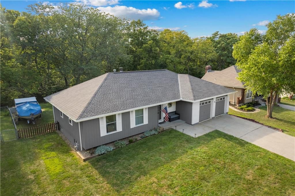 Photo 32 of 34 - 7010 N WHEATON Avenue