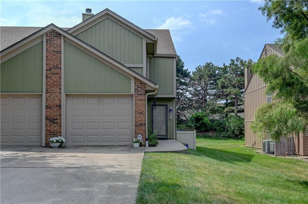 Photo 1 of 40 - 231 SW Pinetree Lane