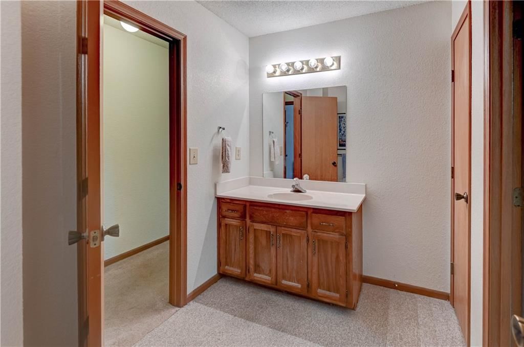 Photo 6 of 40 - 231 SW Pinetree Lane