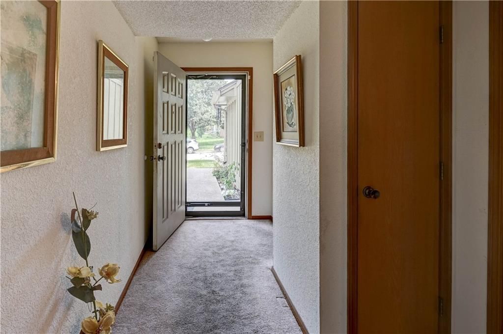 Photo 14 of 40 - 231 SW Pinetree Lane
