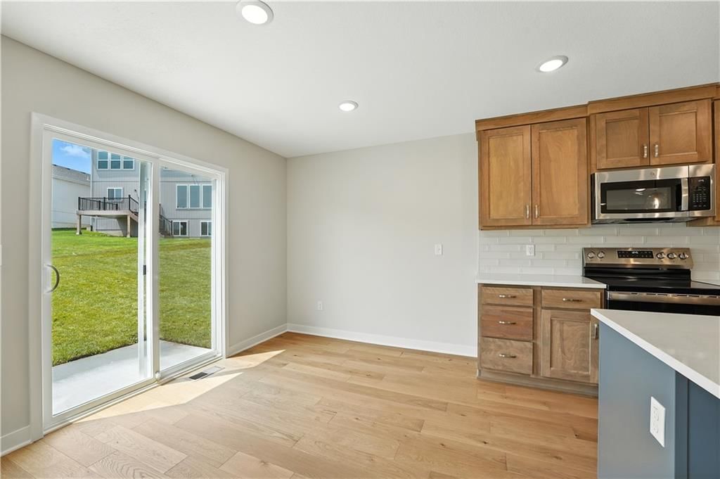 713 Glenn Circle — photo 2